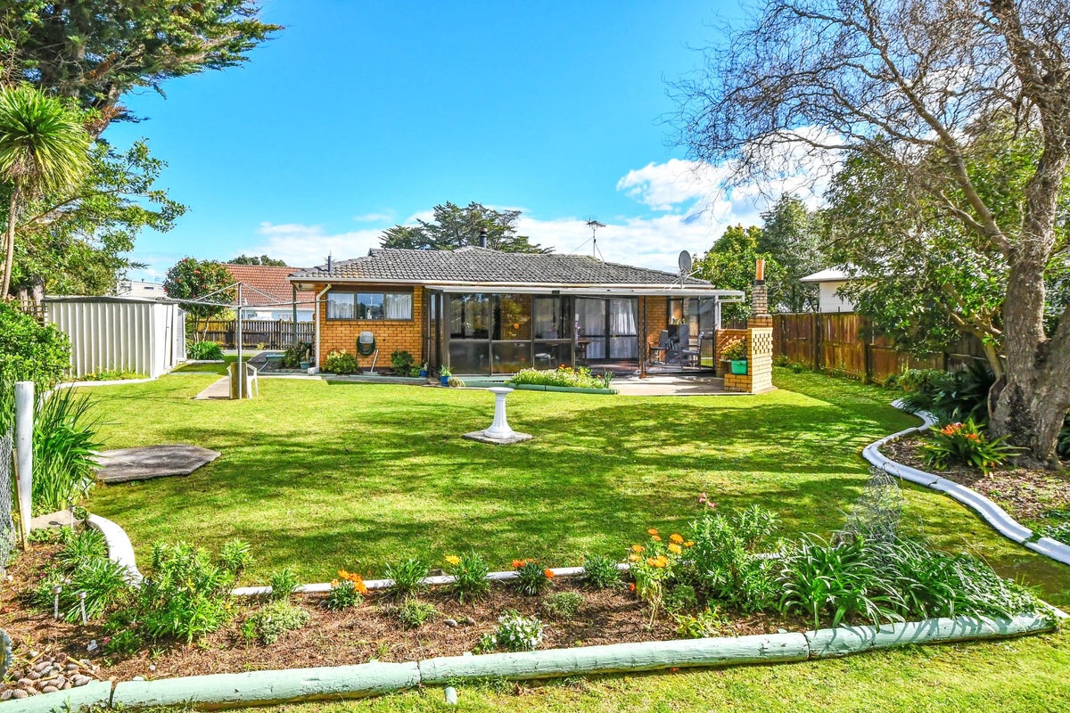 23 Seaward Place, Wattle Downs, Auckland - Carousel 2