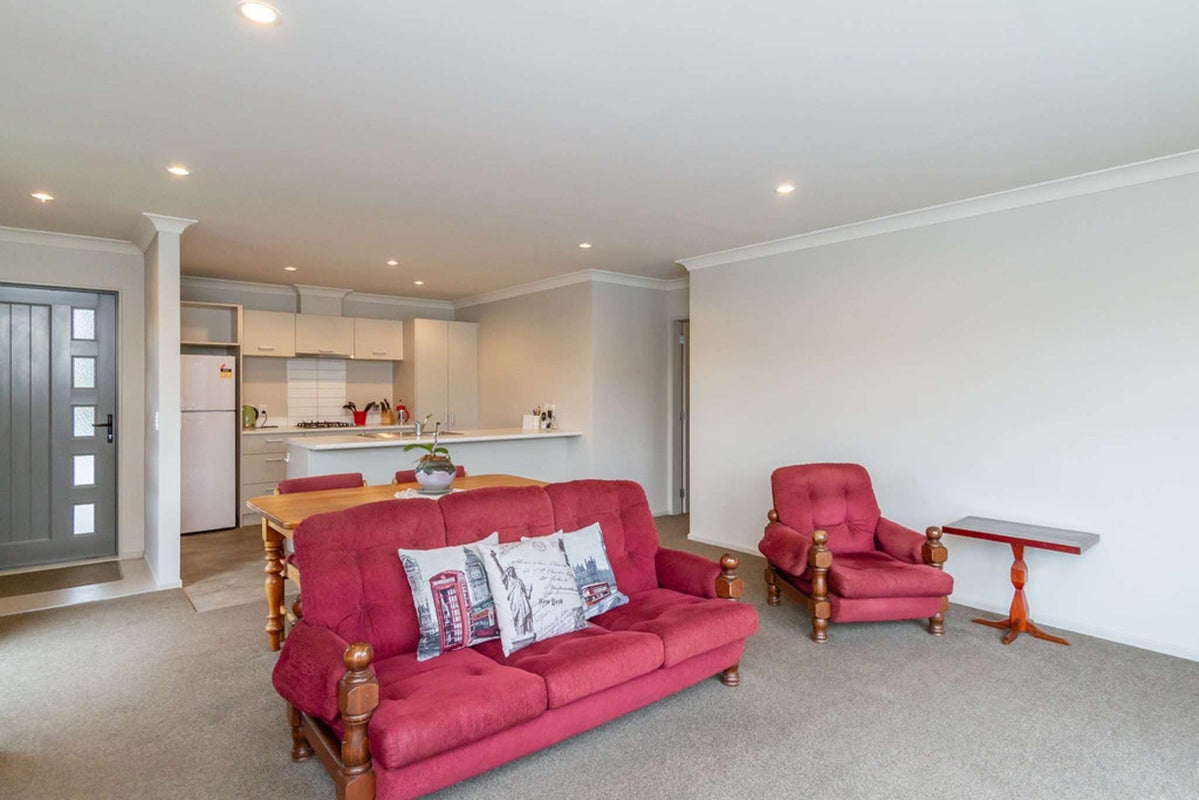 32 Speldhurst Grove, Stokes Valley, Lower Hutt - Carousel 2