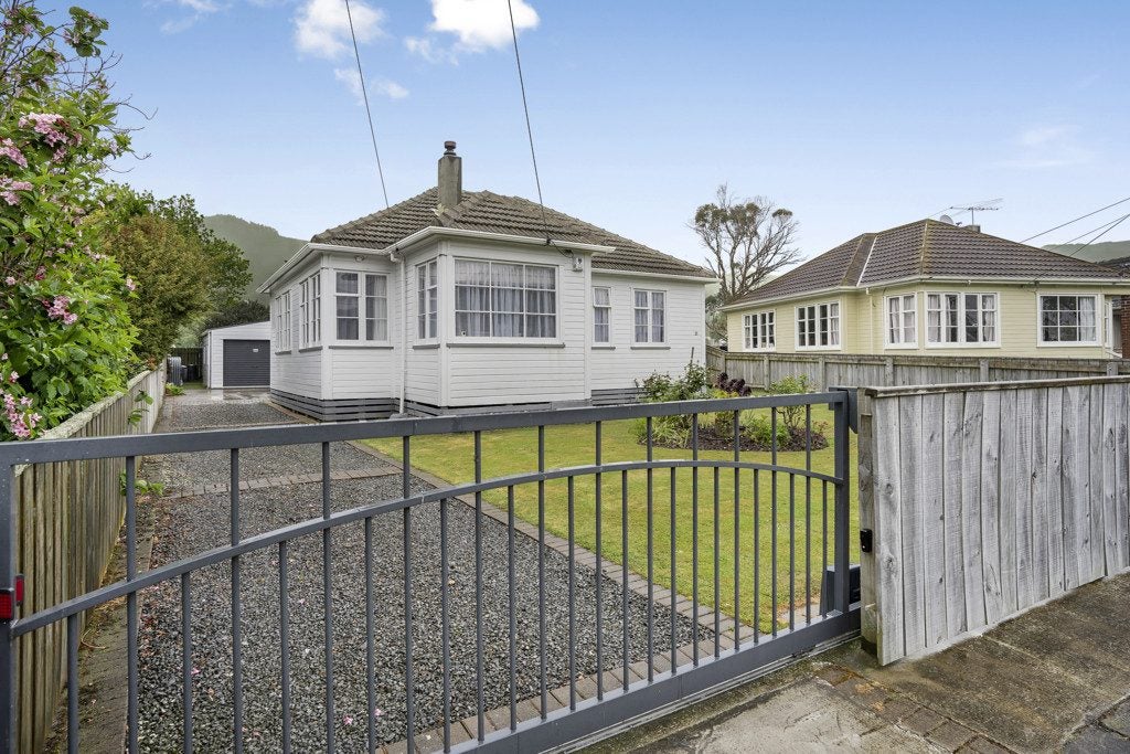 21 Gibson Crescent, Naenae, Lower Hutt - Carousel 1