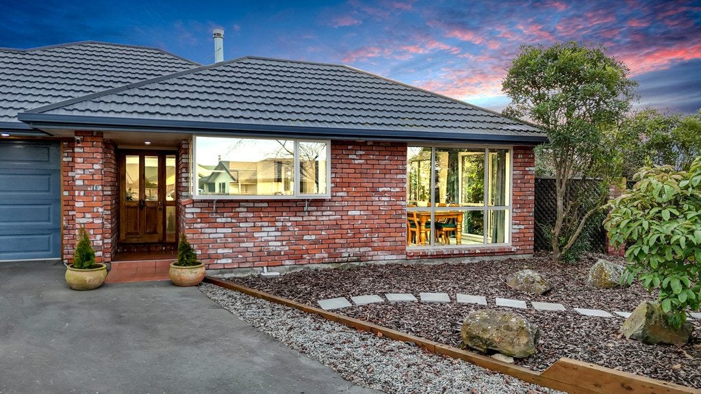 4 Paget Drive, Woodend, Woodend - Carousel 2