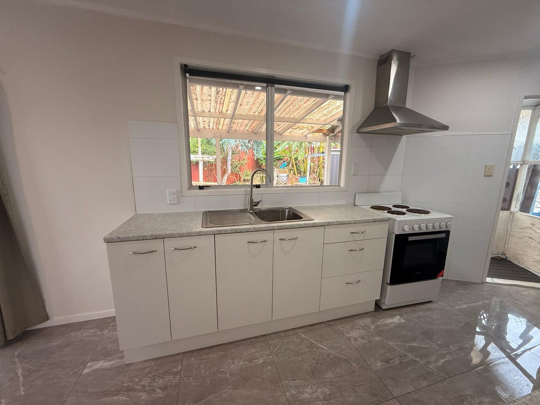 58 Everglade Drive, Goodwood Heights, Auckland - Carousel 1