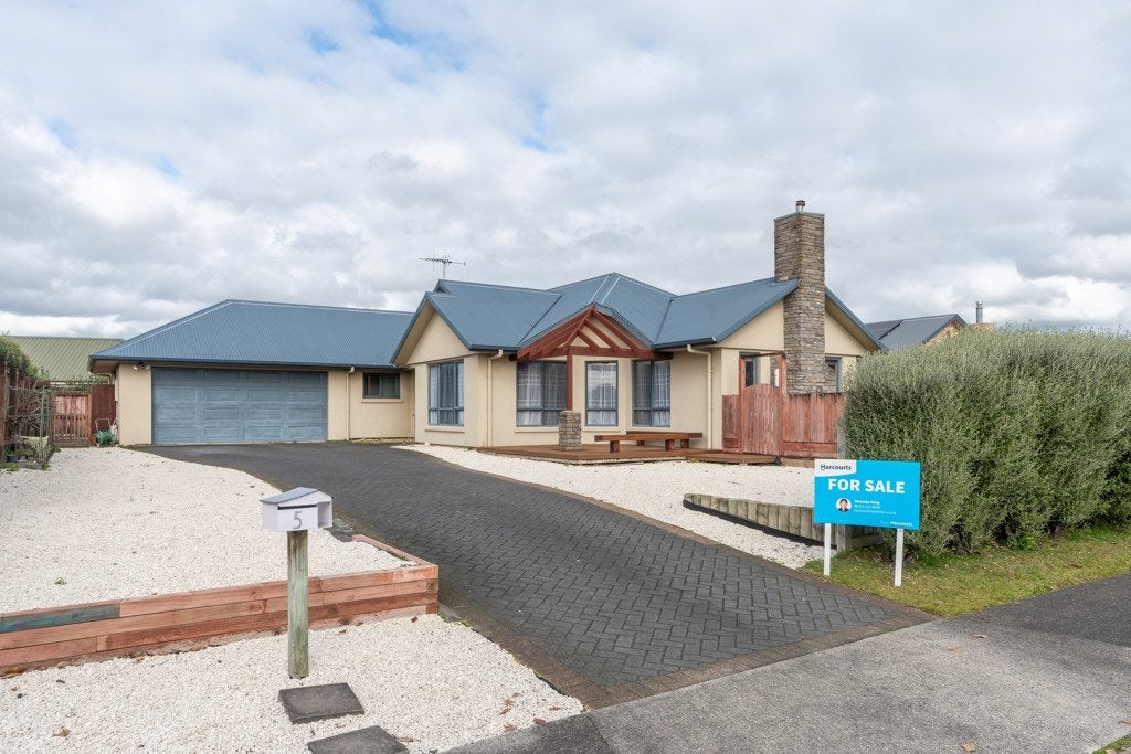 5 Sovereign Place, Rototuna North, Hamilton - Carousel 1