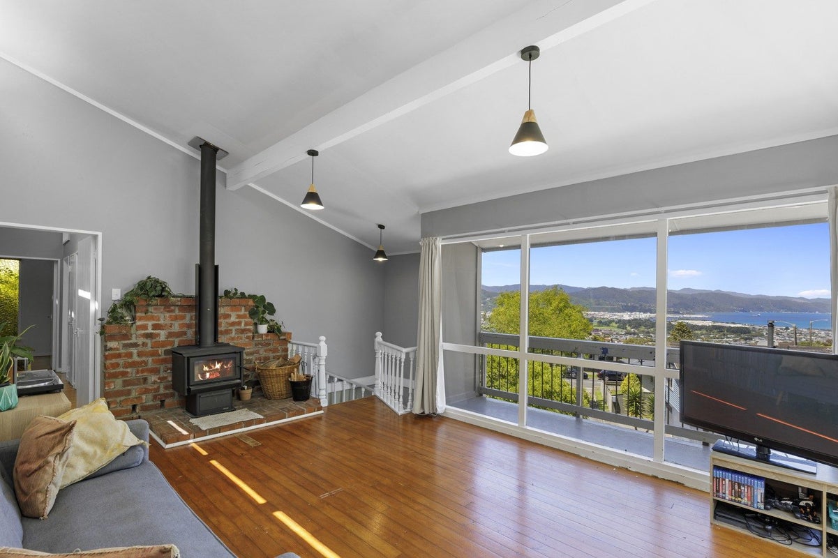 89 Mulberry Street, Normandale, Lower Hutt - Carousel 1