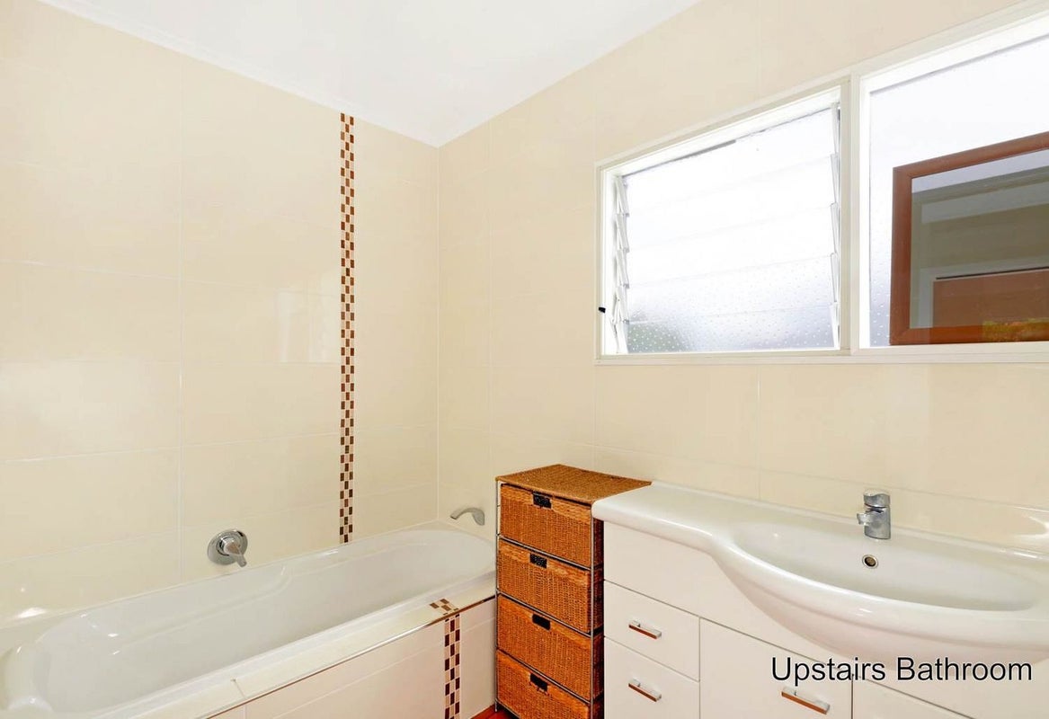 4 Windsor Place, Windsor Park, Auckland - Carousel 2
