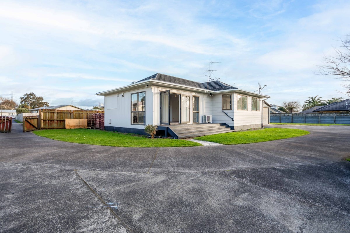 20 Station Road, Takanini, Auckland - Carousel 17