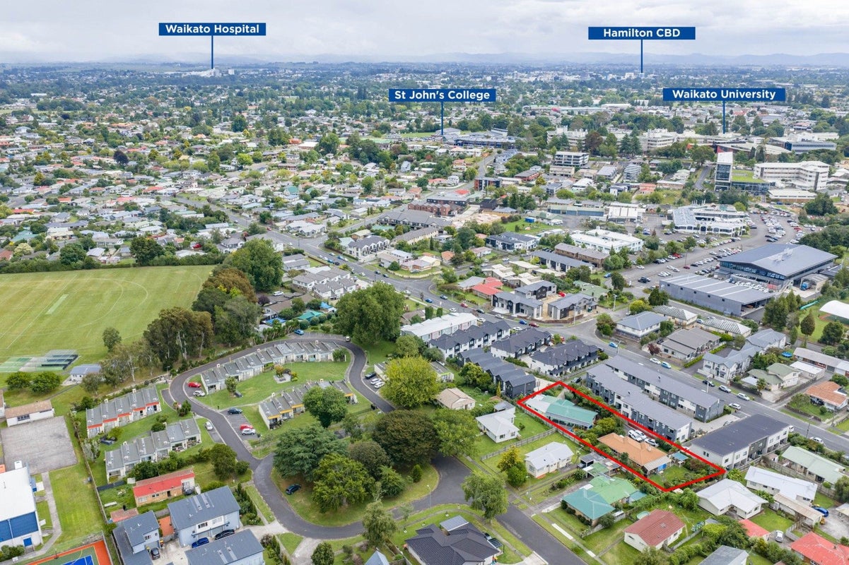 82 and 84 Carrington Avenue, Silverdale, Hamilton, Waikato - Carousel 2