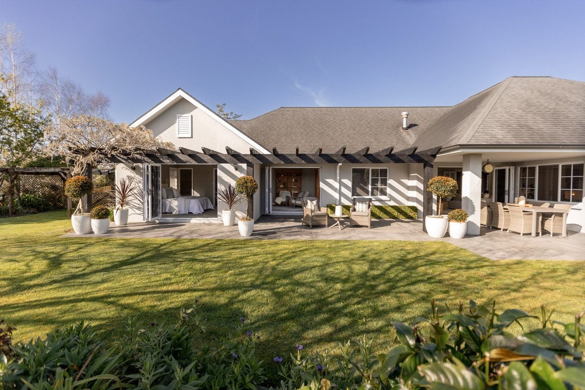 8 Georgia Grove, Pyes Pa, Tauranga - Carousel 1