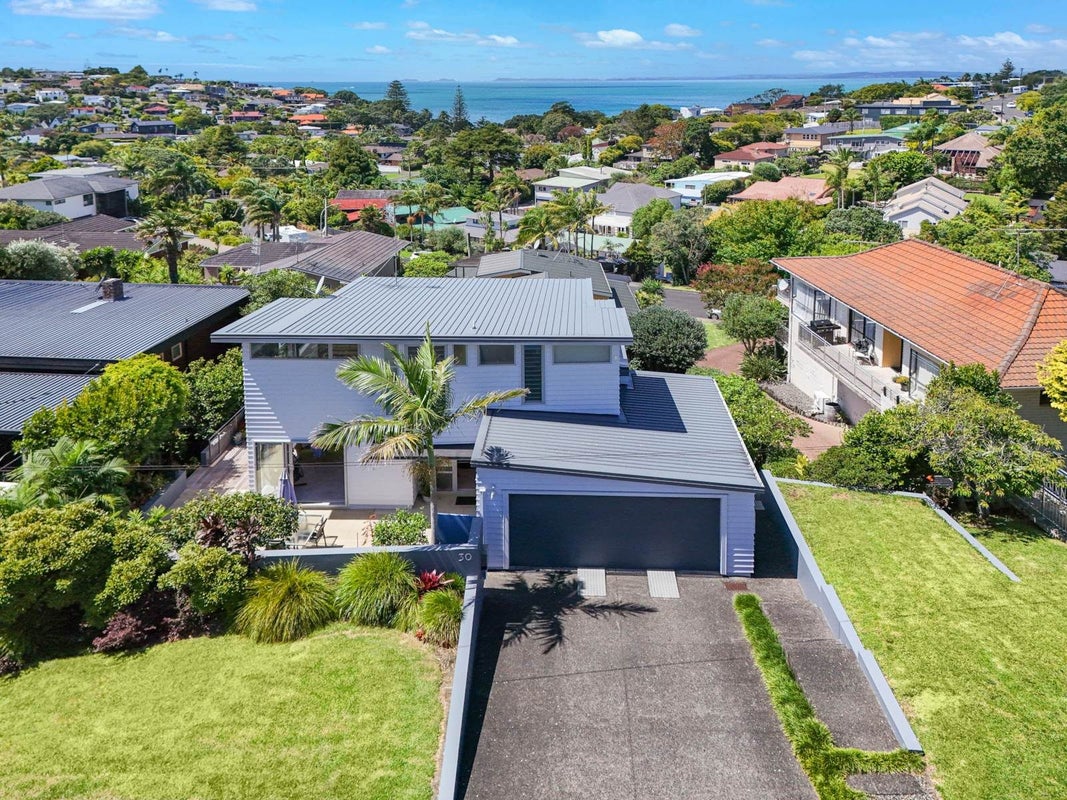 30 Aotearoa Terrace, Murrays Bay, Auckland - Carousel 1