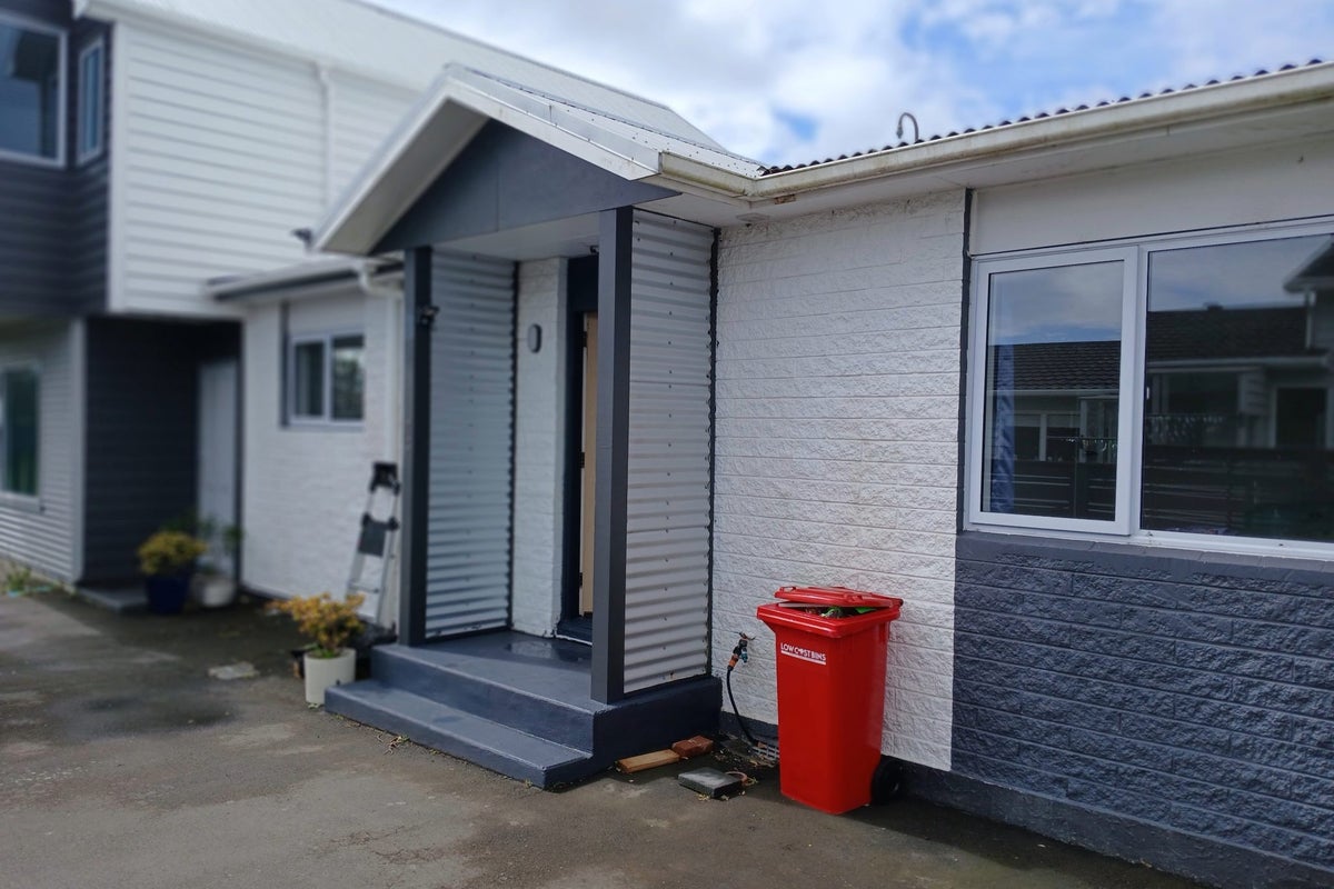 7C Cheyne Walk, Newlands, Wellington - Carousel 1