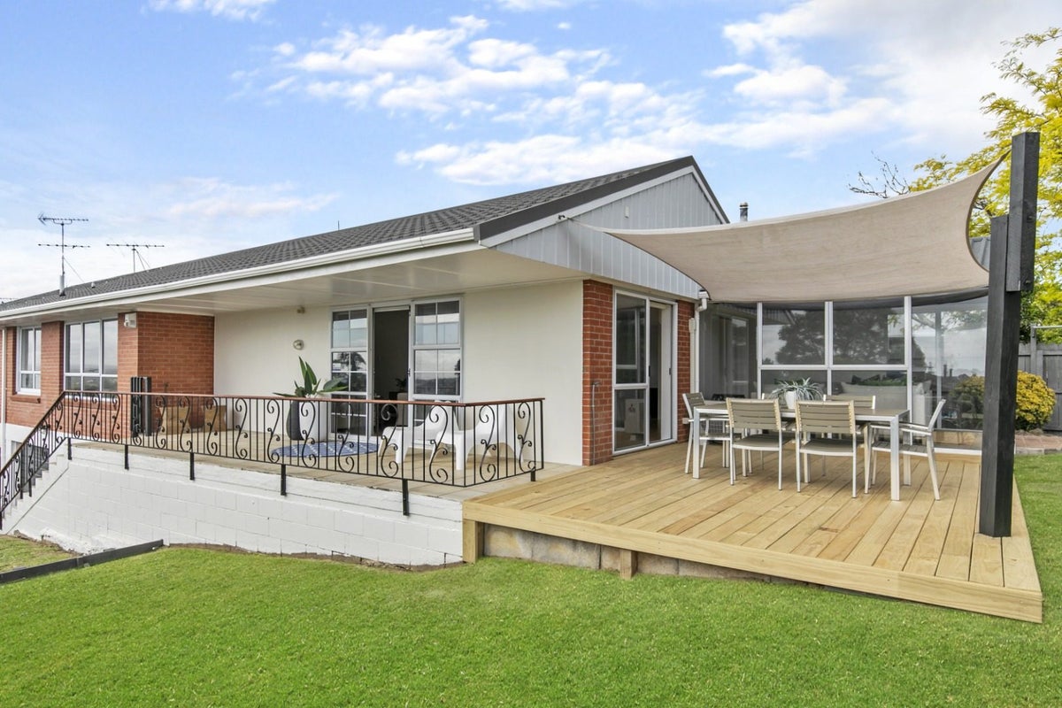 2/11 Felton Mathew Avenue, Saint Johns, Auckland - Carousel 2