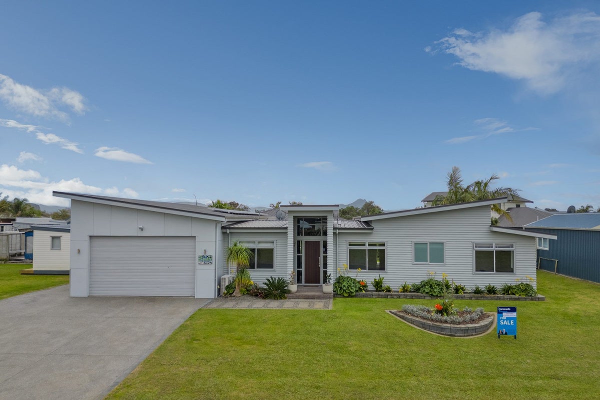 4 Hawk Hill Crescent, Cooks Beach, Whitianga - Carousel 2