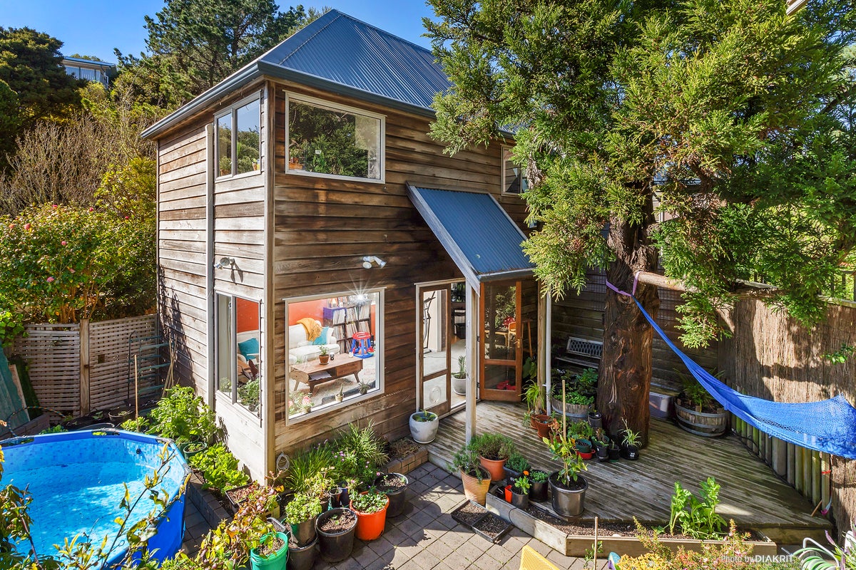 49 Waikowhai Street, Ngaio, Wellington - Carousel 1