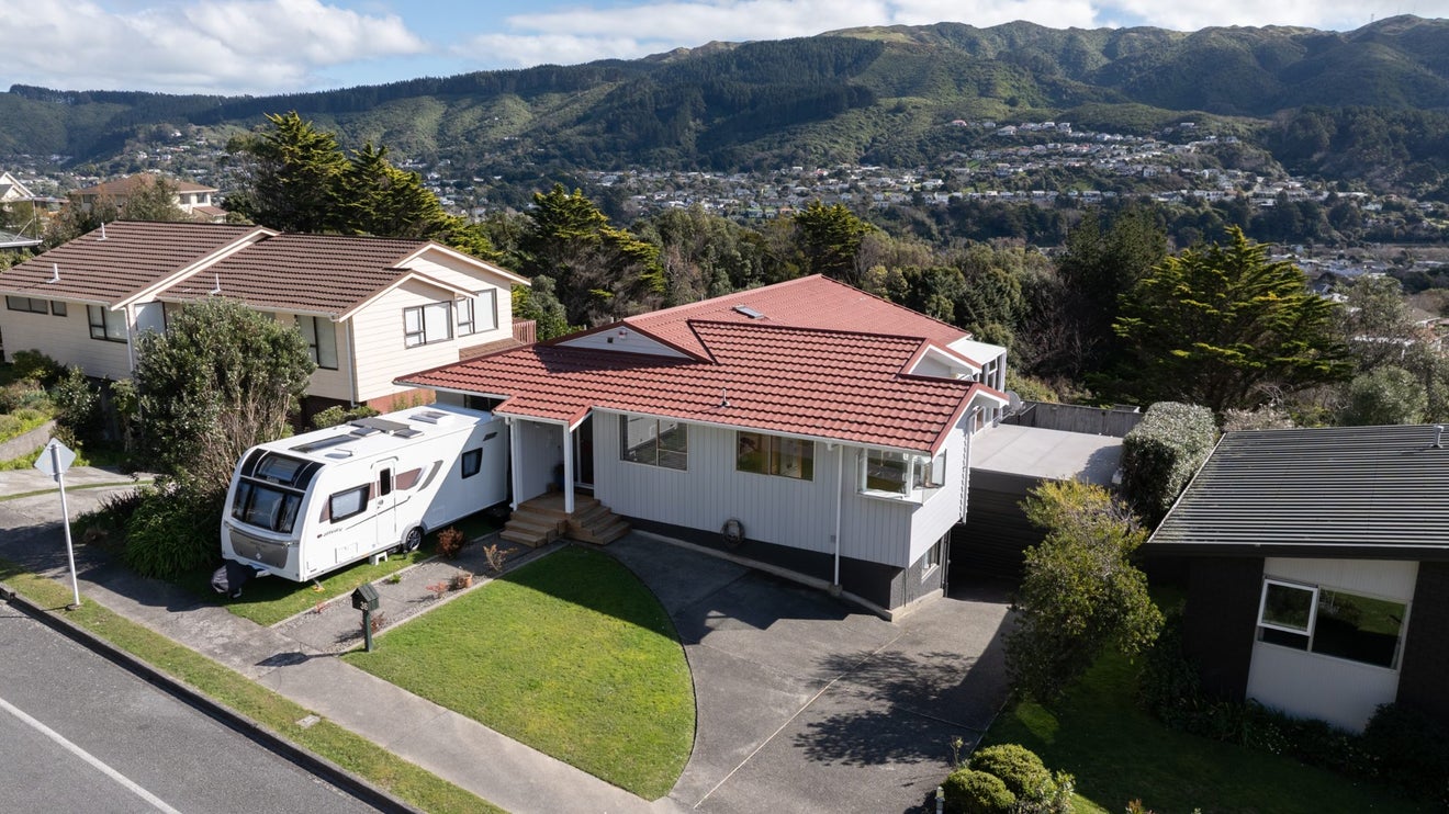 36 Woodman Drive, Tawa, Wellington - Carousel 2
