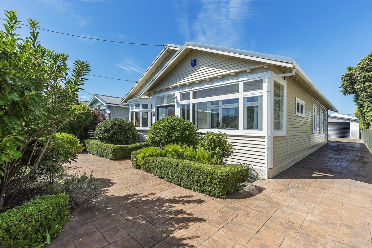 8 Strathavon Road, Miramar, Wellington - Carousel 1