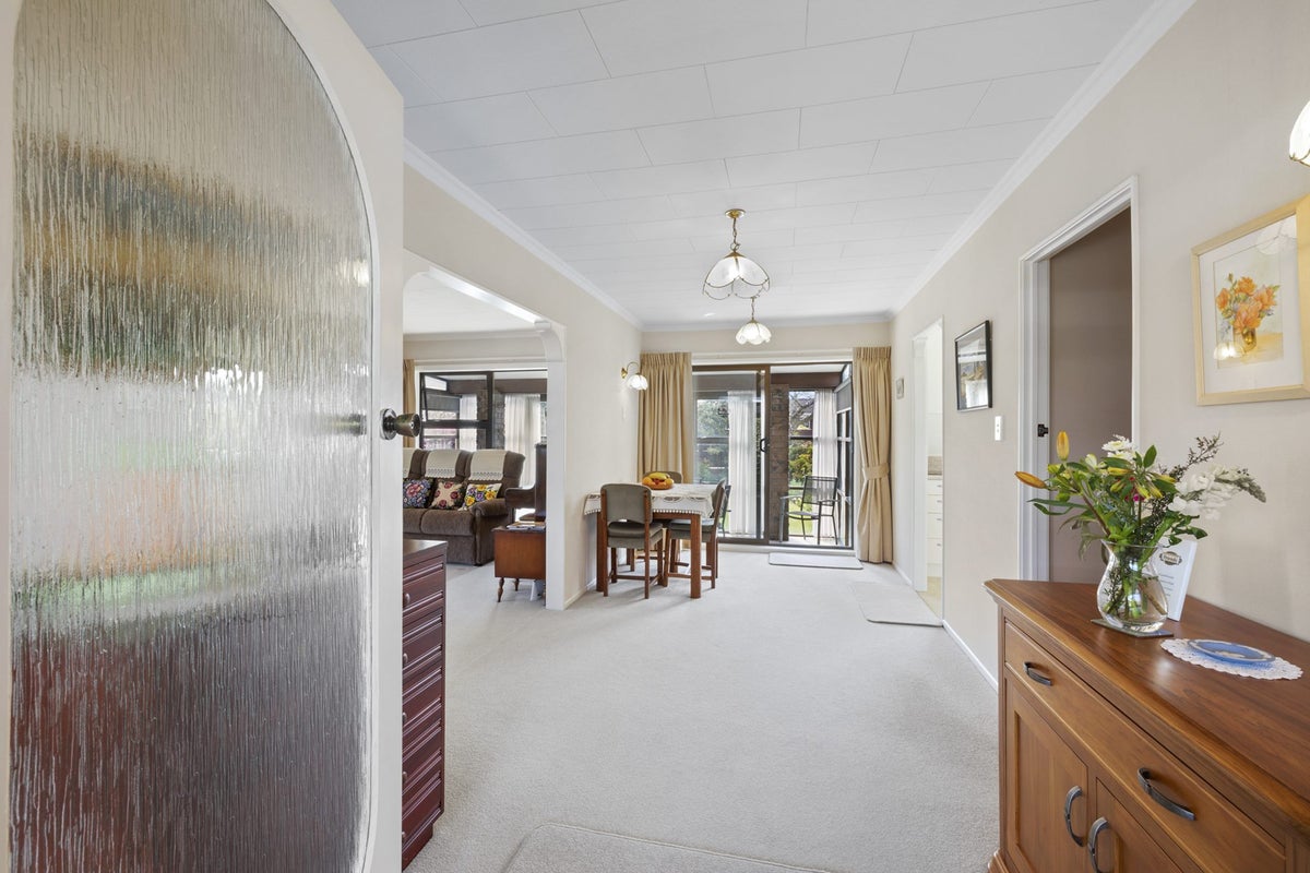 1A Hunter Place, Merrilands, New Plymouth - Carousel 2