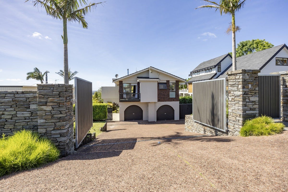 219 Royal Road, Massey, Auckland - Carousel 2
