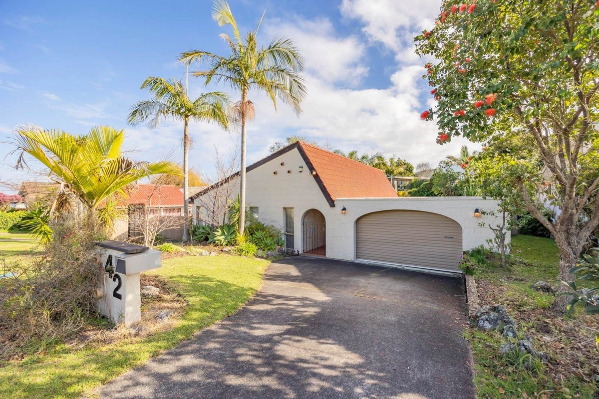 42 Merriefield Avenue, Forrest Hill, Auckland - Carousel 2