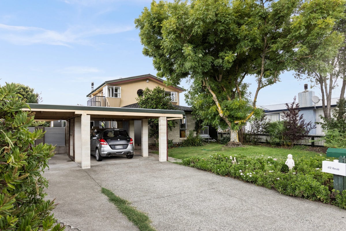 40 Harpham Street, Taradale, Napier - Carousel 21