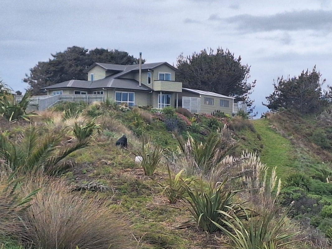 17 Uxbridge Terrace, Waikawa Beach, Manakau - Carousel 1