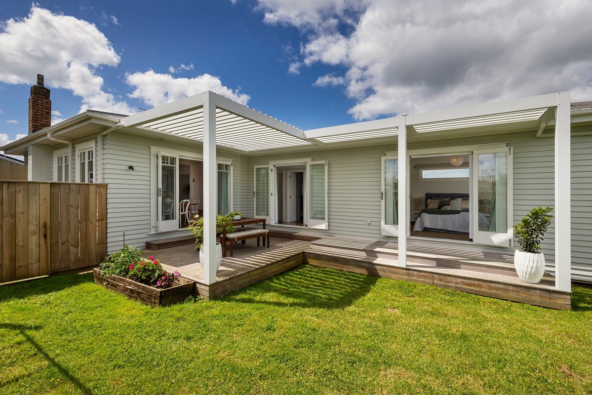 25 Tui Street, Point Chevalier, Auckland - Carousel 2