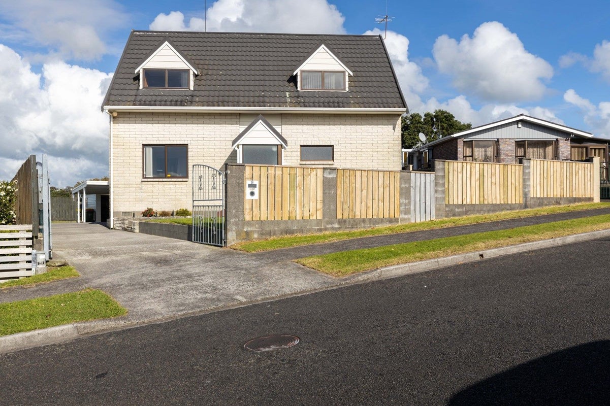 38 Trelawney Crescent, Westown, New Plymouth - Carousel 1
