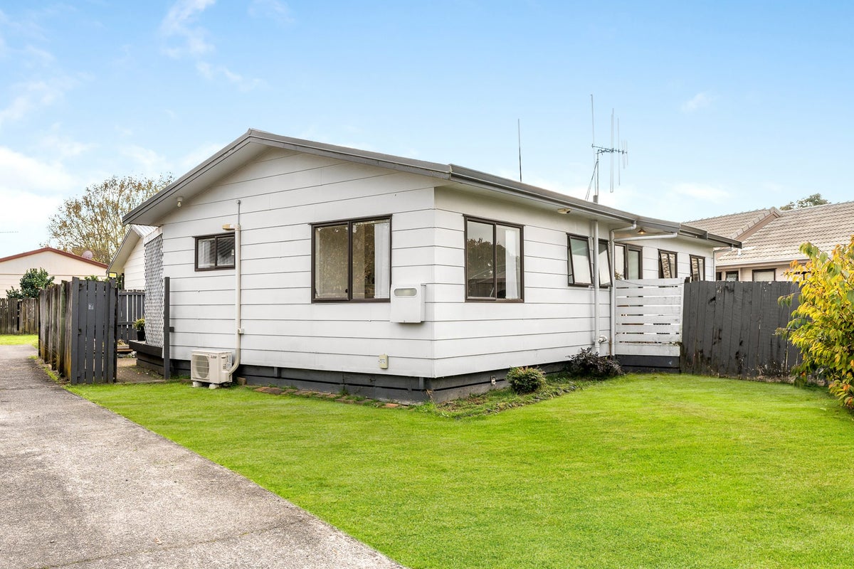 12 Kentucky Crescent, Nawton, Hamilton - Carousel 1