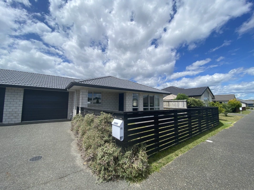 11 Askew Lane, Pyes Pa, Tauranga - Carousel 1