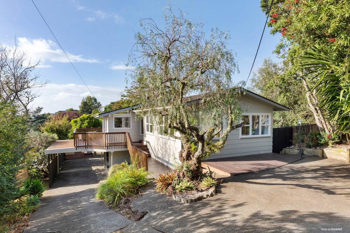 4 Elliston Crescent, Stanmore Bay, Whangaparaoa - Carousel 1