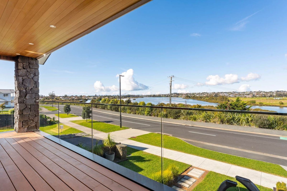 122 Arran Point Parade, Orewa, Rodney, Auckland - Carousel 2