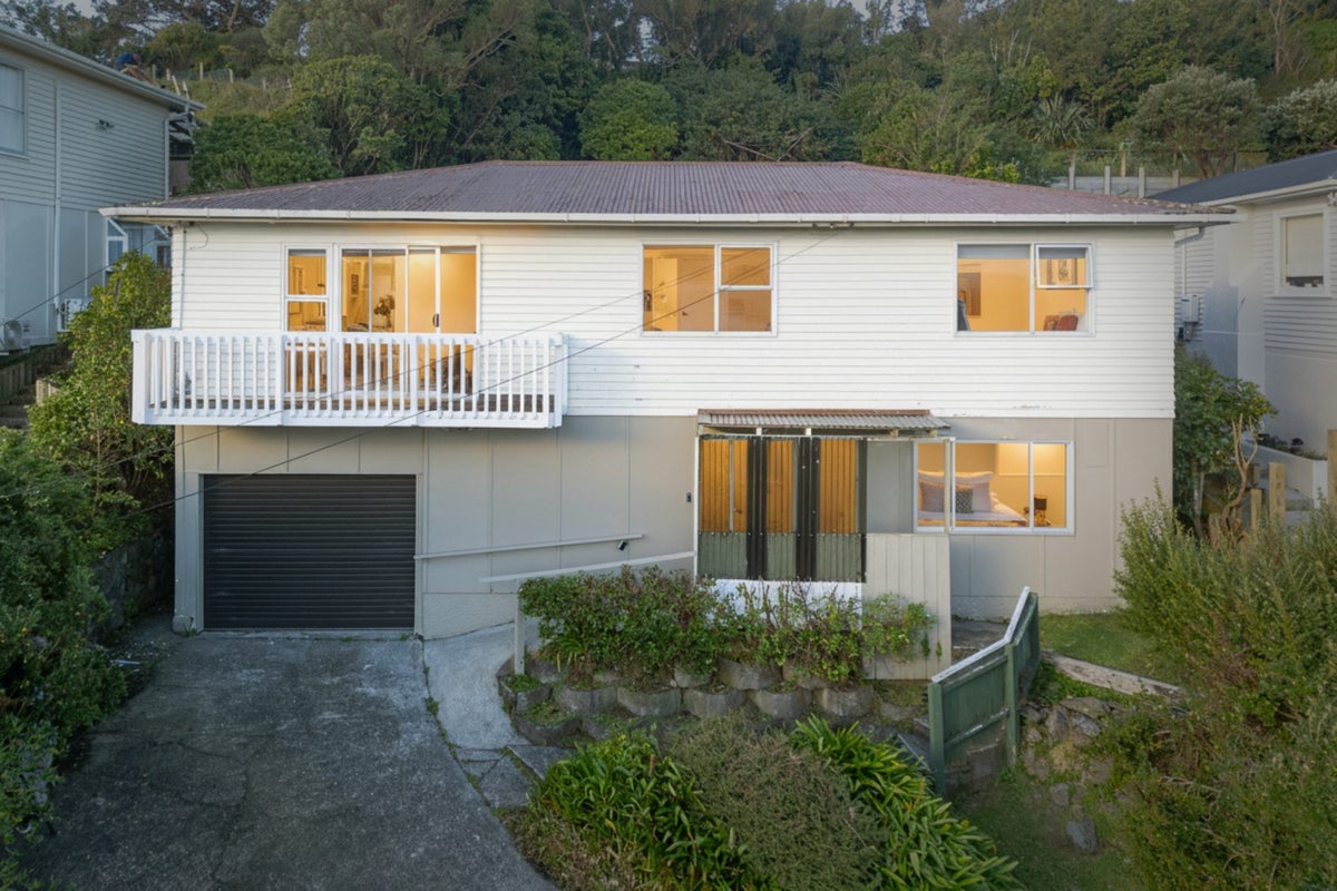 93 Black Rock Road, Newlands, Wellington - Carousel 1