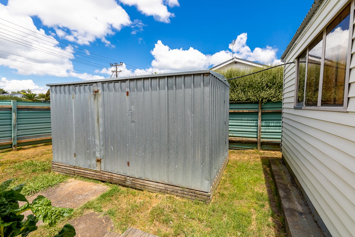 11 Archlynn Road, Kelston, Auckland - Carousel 18