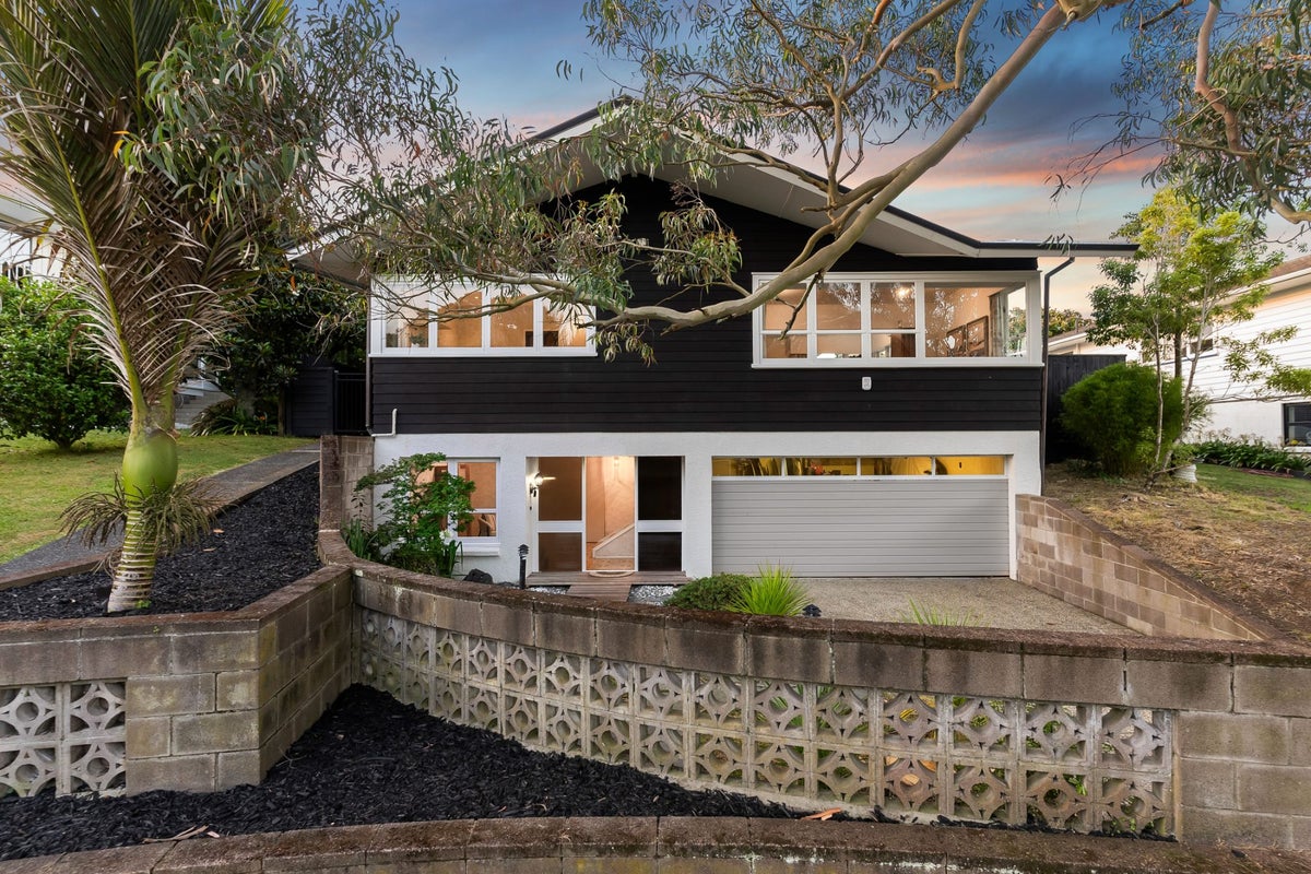 9 Tudward Glade, Hillcrest, Auckland - Carousel 1