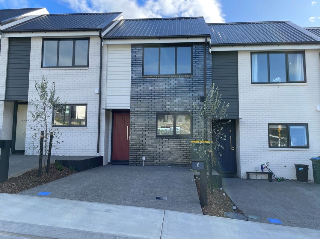 10 Bee Lane, Whitby, Porirua - Carousel 2