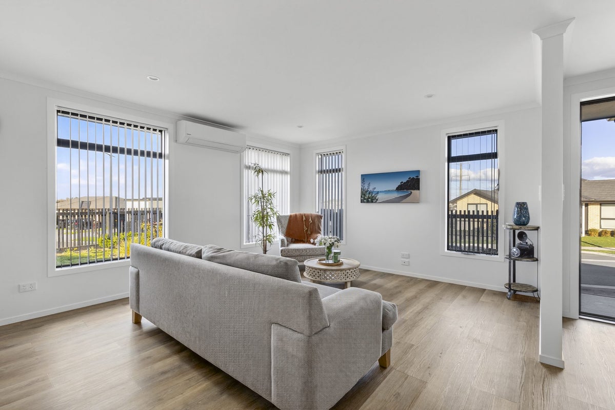 53 Pragma Rise, Rototuna North, Hamilton - Carousel 2