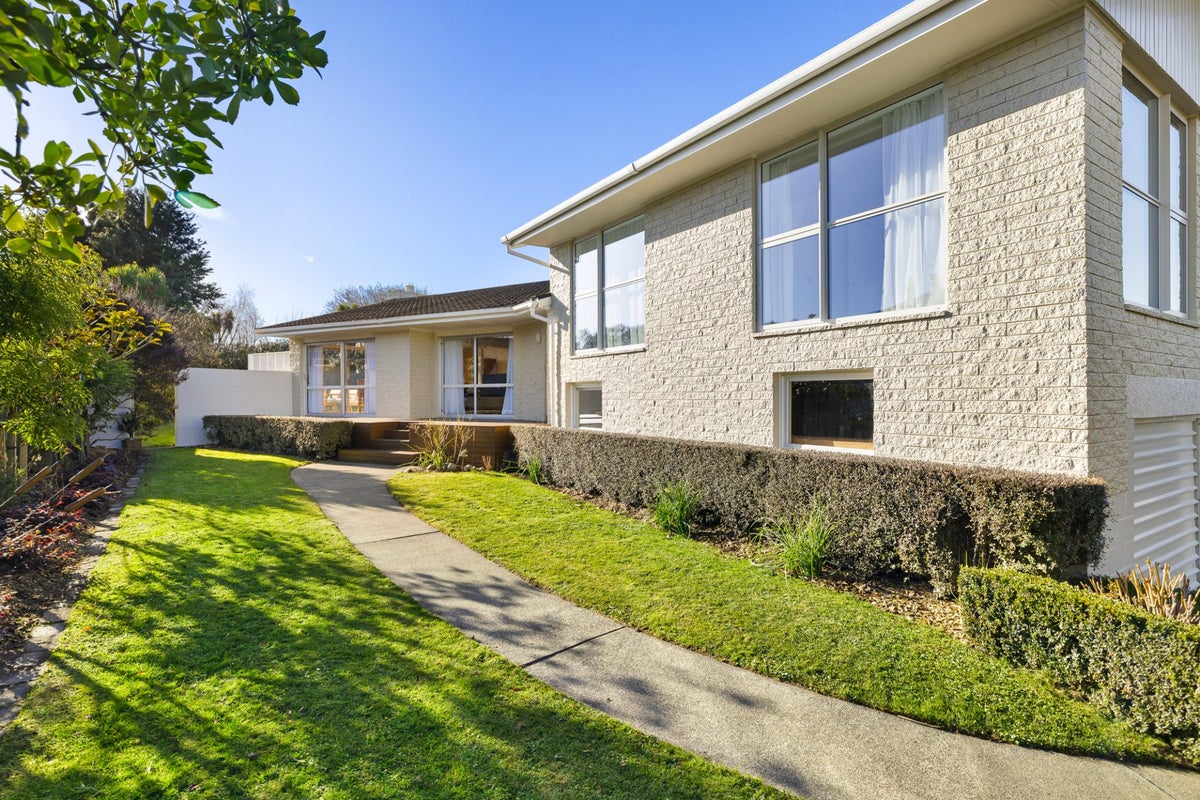 12 Harrowdale Drive, Avonhead, Christchurch - Carousel 1