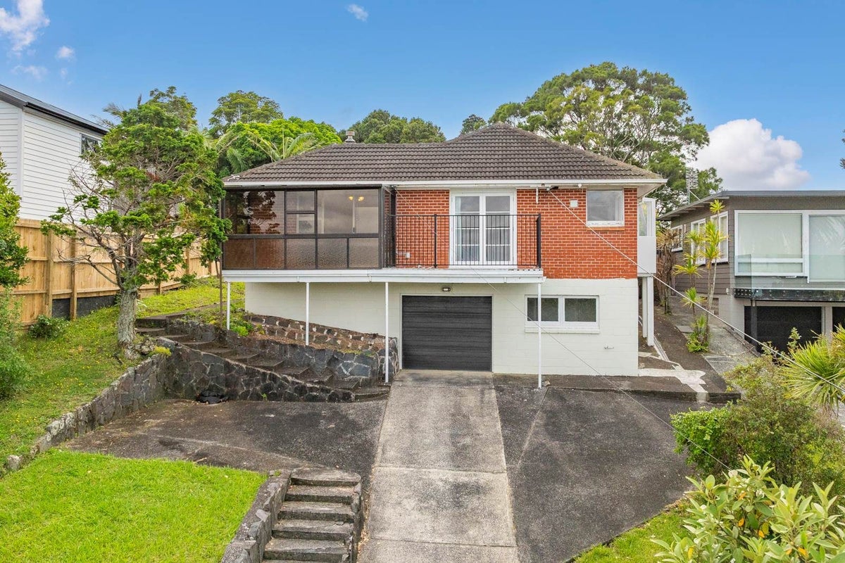 2 Sea Vista Avenue, Beach Haven, Auckland - Carousel 2