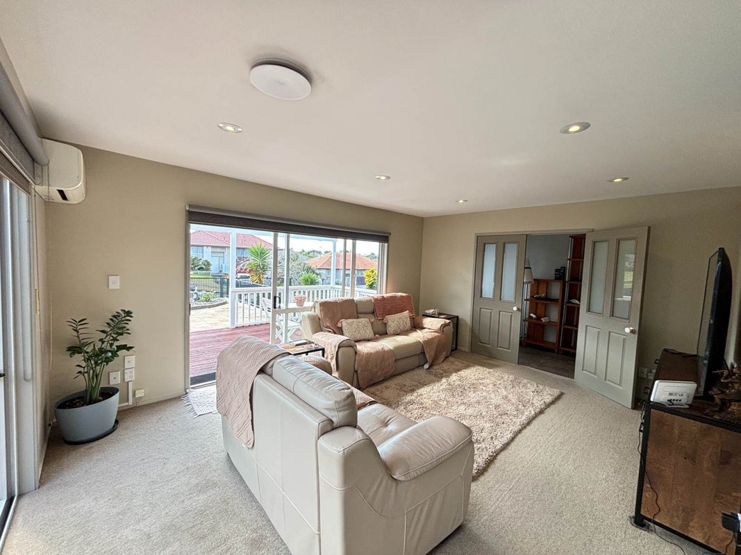 6 Kells Place, Botany Downs, Auckland - Carousel 2