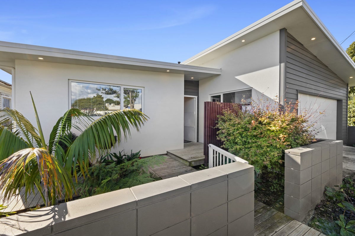 23 Barriball Street, Fitzroy, New Plymouth - Carousel 2
