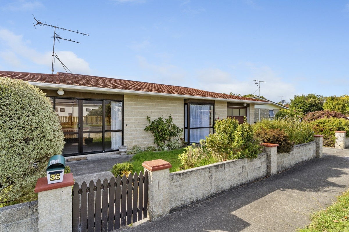 1/36 Te Rauparaha ST, Otaki, Otaki - Carousel 1