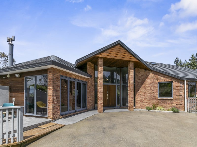 2 Crestview Grove, Belmont, Lower Hutt - Carousel 1