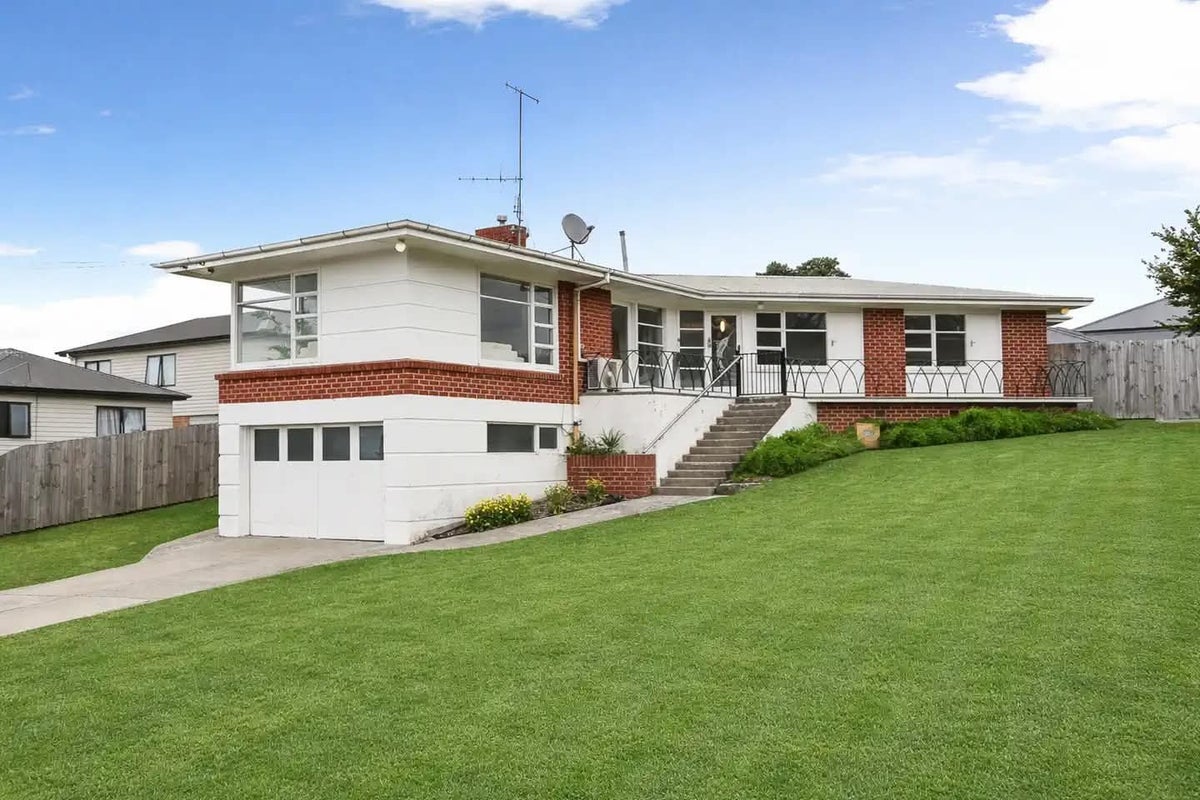 7 Gibson Road, Dinsdale, Hamilton - Carousel 1