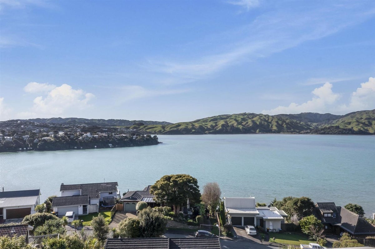 34 Leeward Drive, Whitby, Porirua - Carousel 2