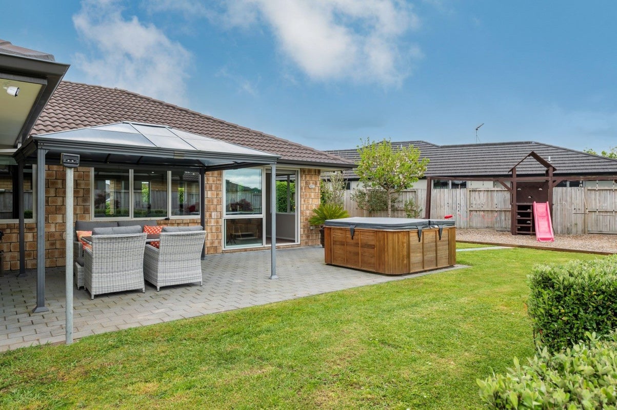 8 Whitney Place, Rototuna North, Hamilton - Carousel 2