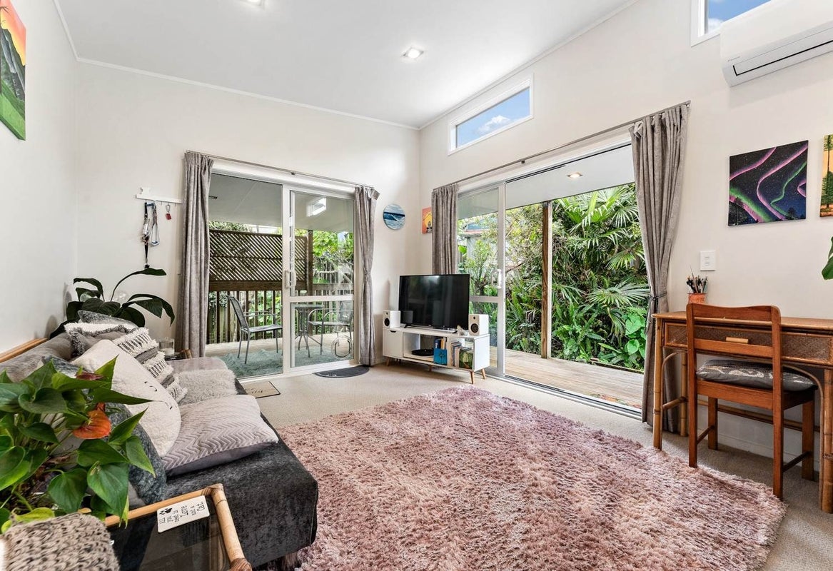 10 Allender Drive, Torbay, Auckland - Carousel 1