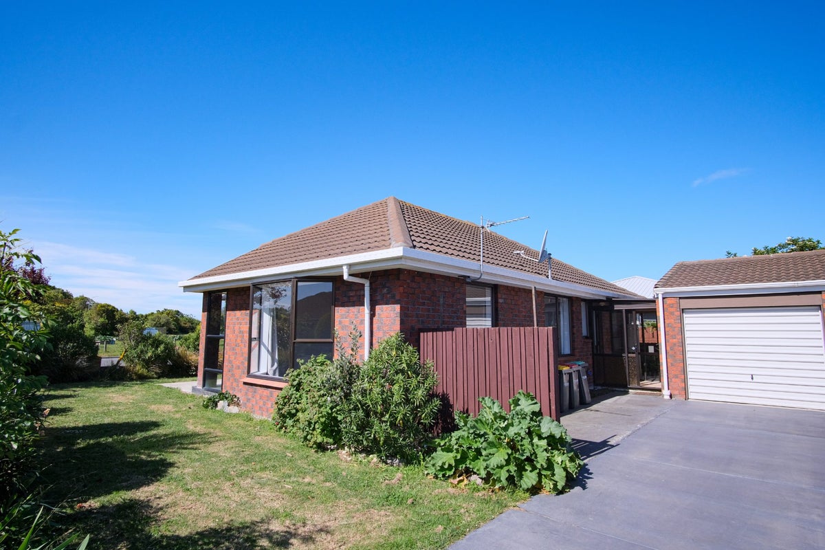 8 Mervyn Drive, Avondale, Christchurch - Carousel 2