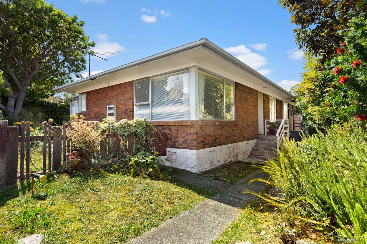 1/10 Kapiti Place, Sunnynook, Auckland - Carousel 1