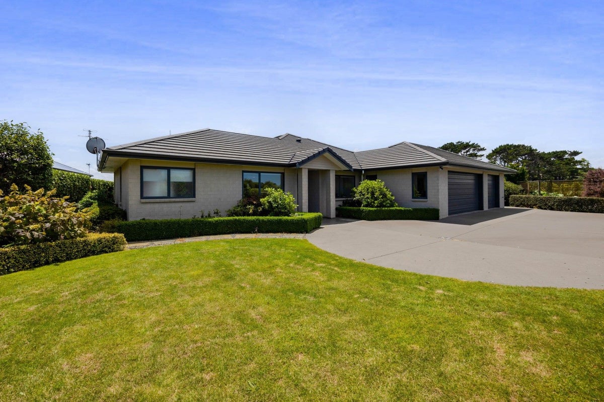 3 Larlin Heights, Hawera - Carousel 1
