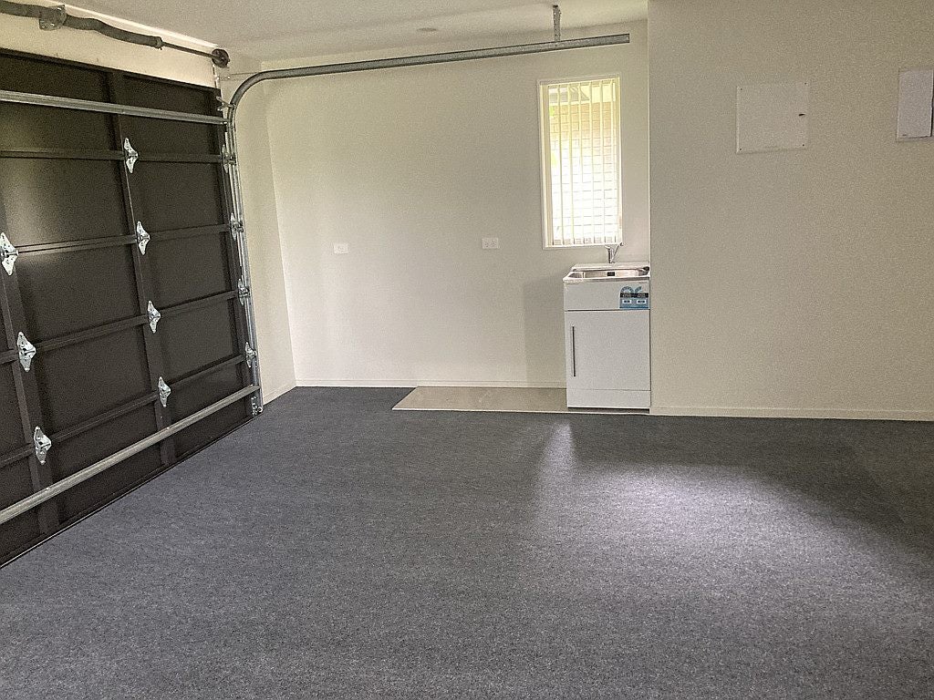1 Portofino Point, Karaka, Papakura - Carousel 21