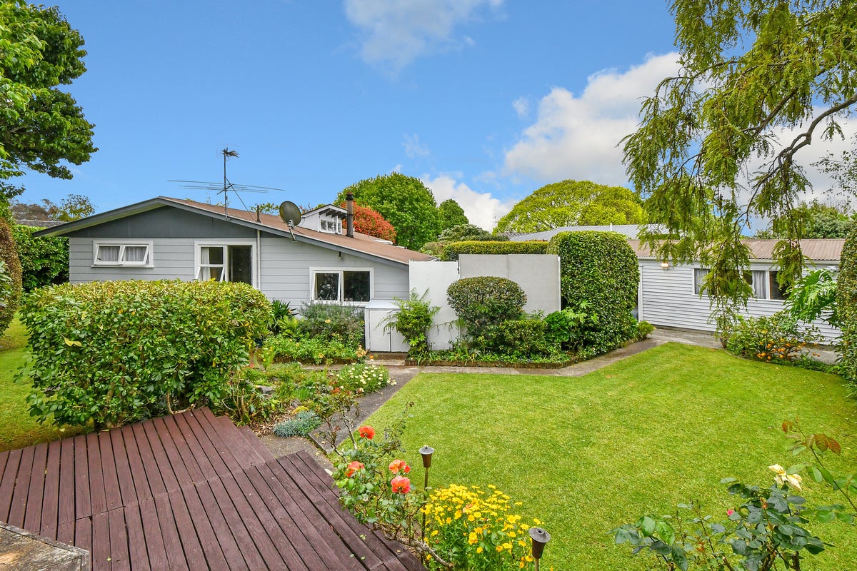 19 Marybeth Place, Rosehill, Papakura - Carousel 2