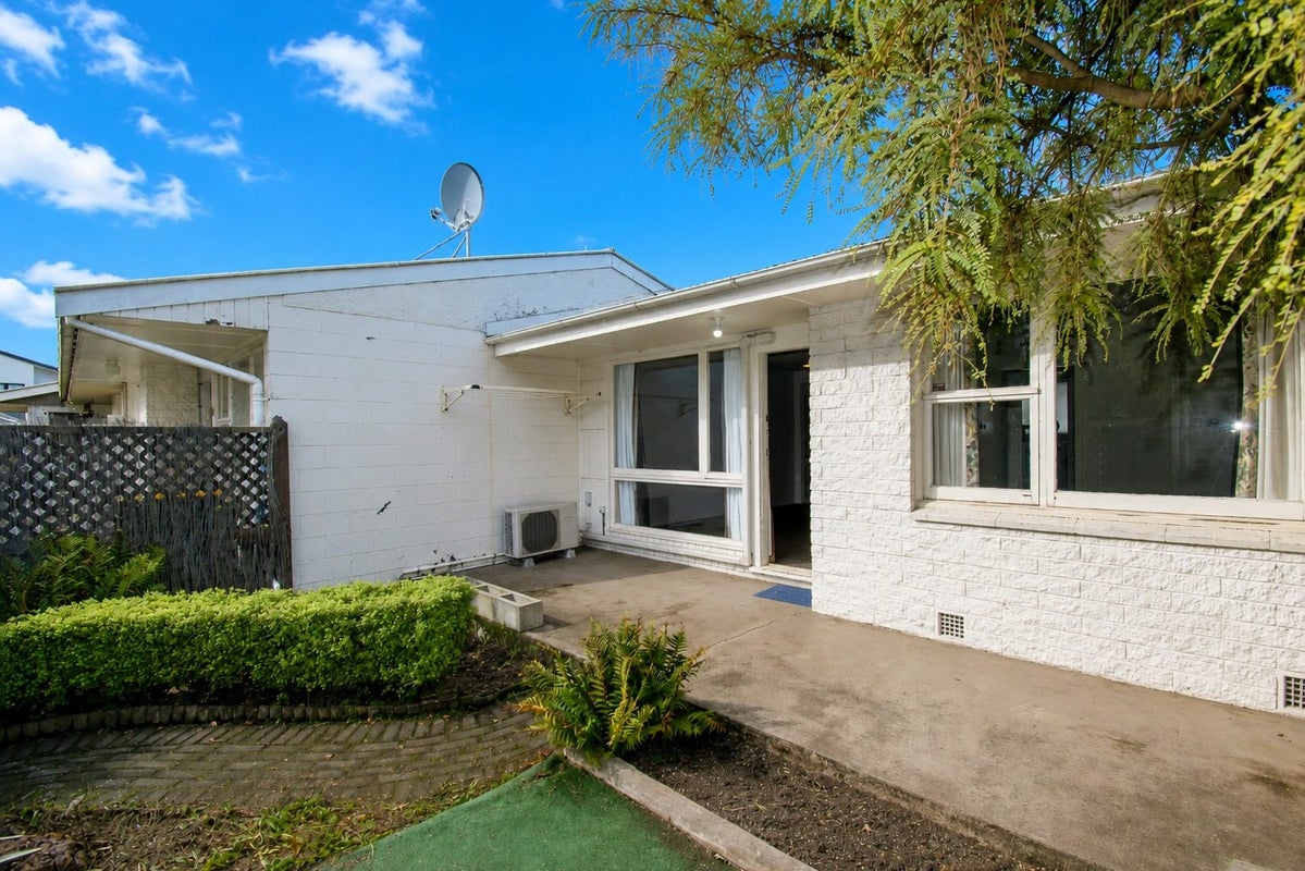 3/7 Radnor Street, St Albans, Christchurch - Carousel 2